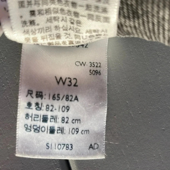 Levi 501 Women's  Distressed Denim Black Shorts Sz 32 - Picture 8 of 8